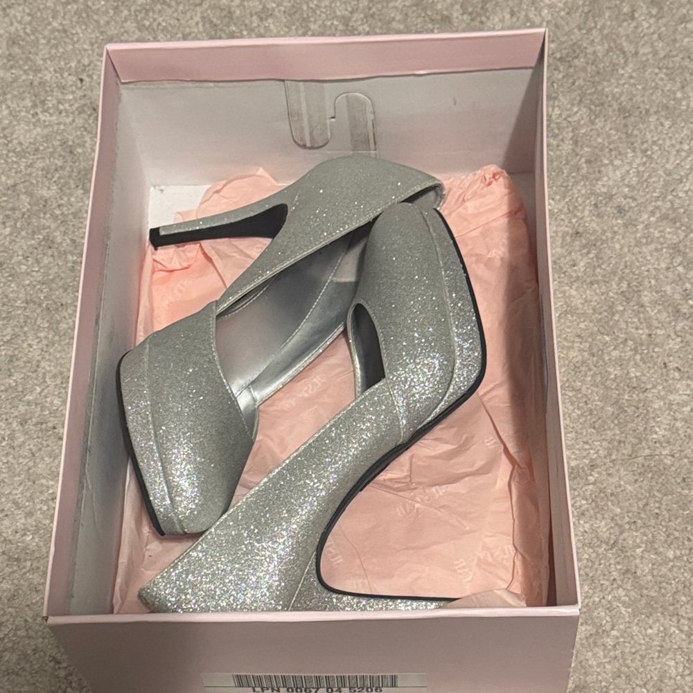 FIONI Clothing Glittering Silver Heels